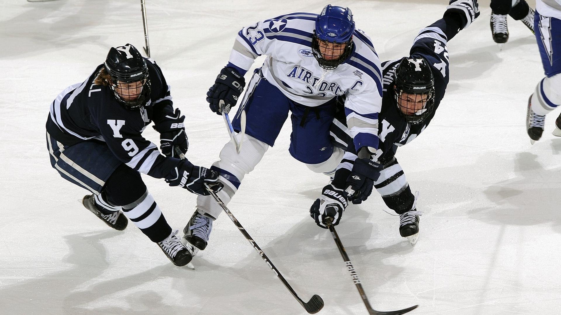 苏炳添出席新跑鞋发布活动担任嘉宾,苏炳添专属跑鞋