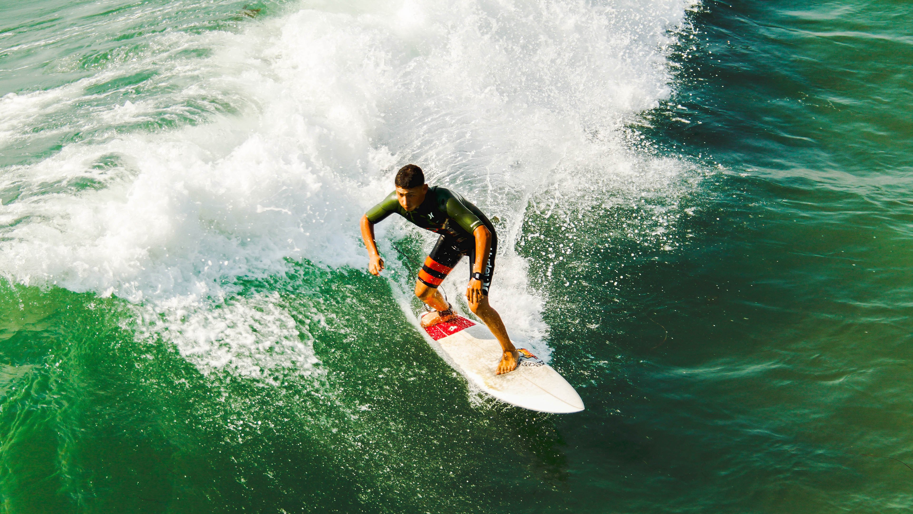 英超强攻瞬间:快速反击引爆全场,英超强队